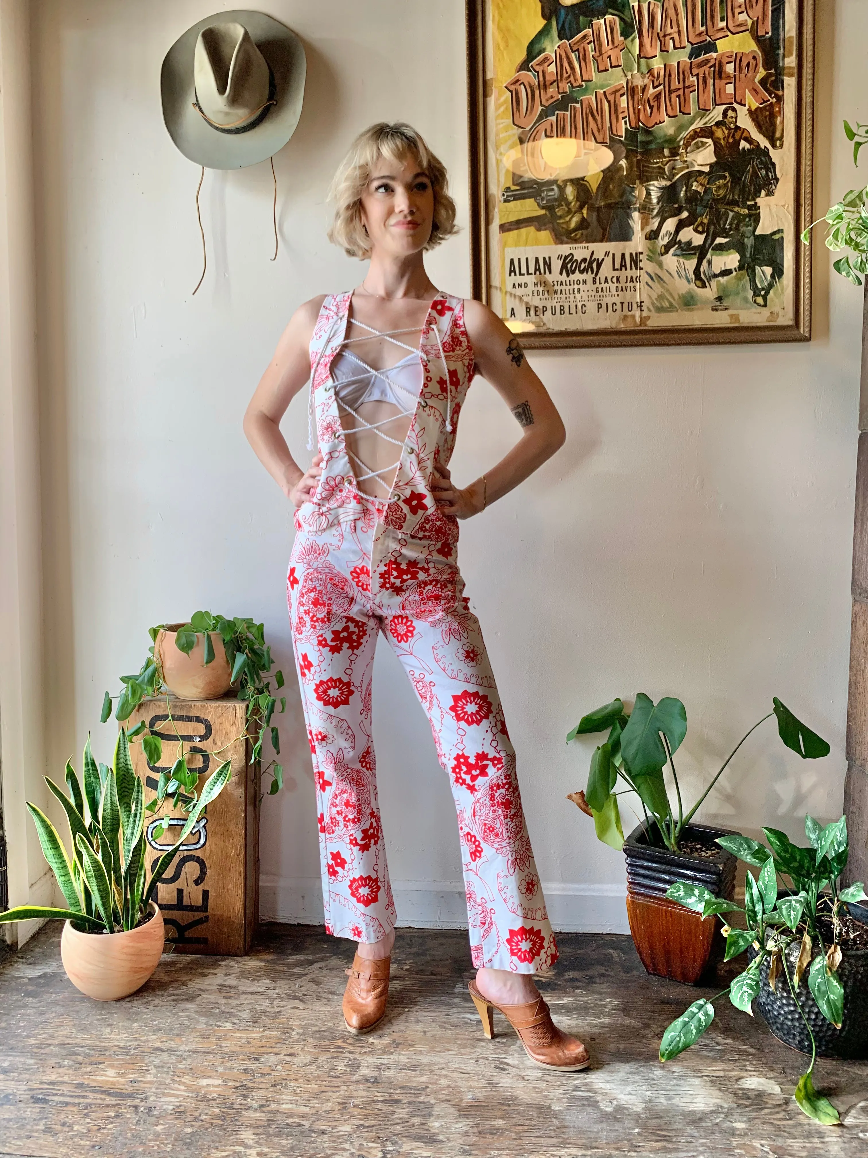 1960s Red & White Floral Grommet 2-pc Pantsuit (XS/S)