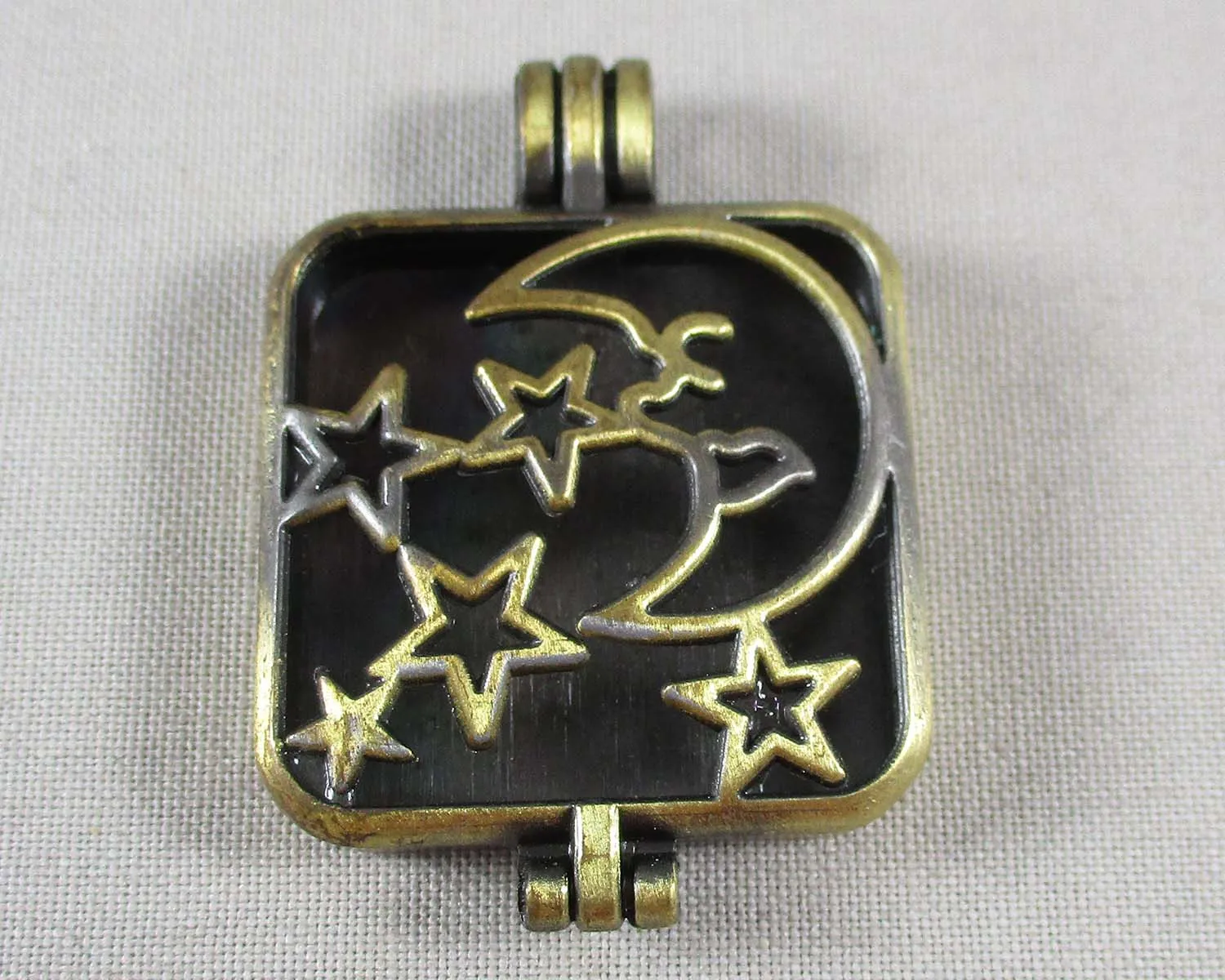 Antique Bronze Tone Stars & Moon Diffuser Pendant 1pc (1949)