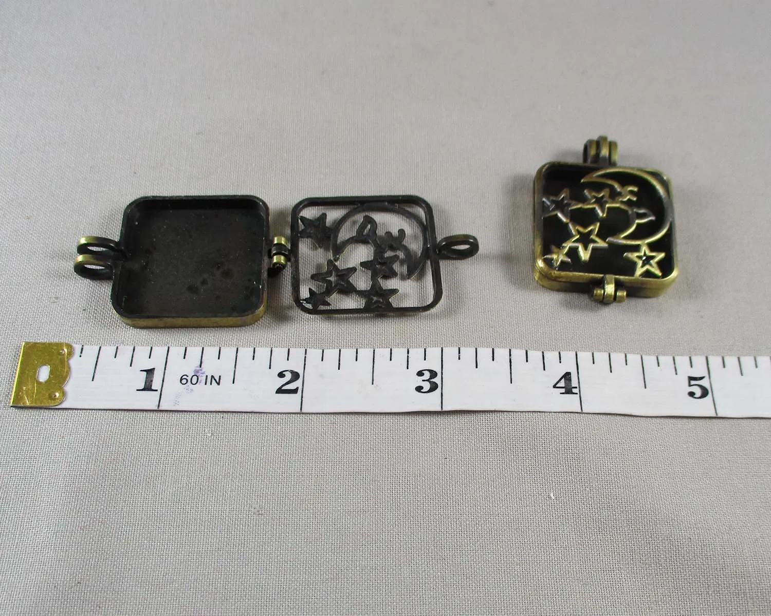 Antique Bronze Tone Stars & Moon Diffuser Pendant 1pc (1949)