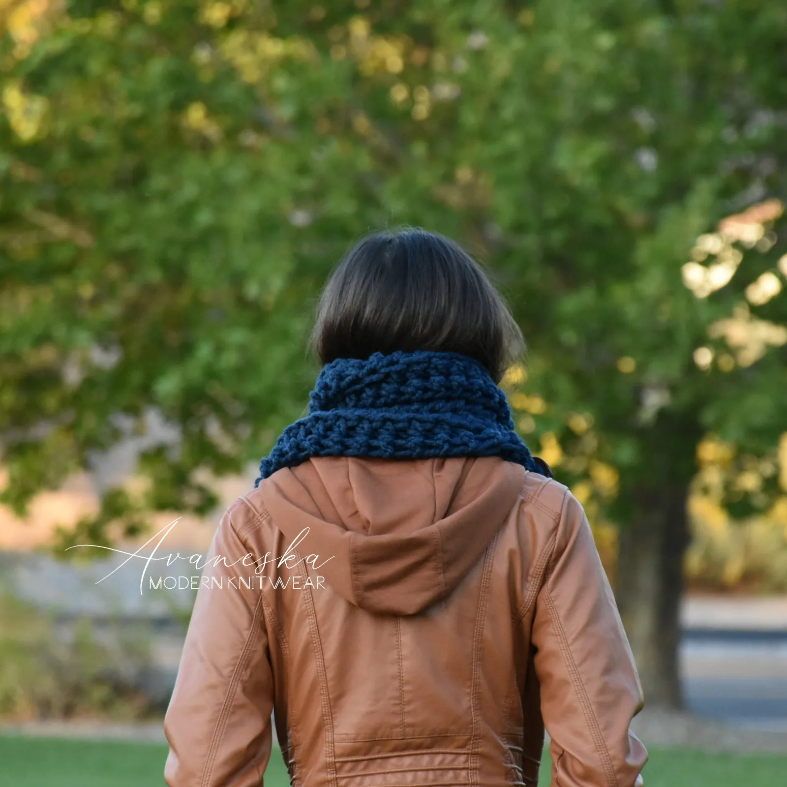 Chunky Buttoned Scarf | THE BOSTON