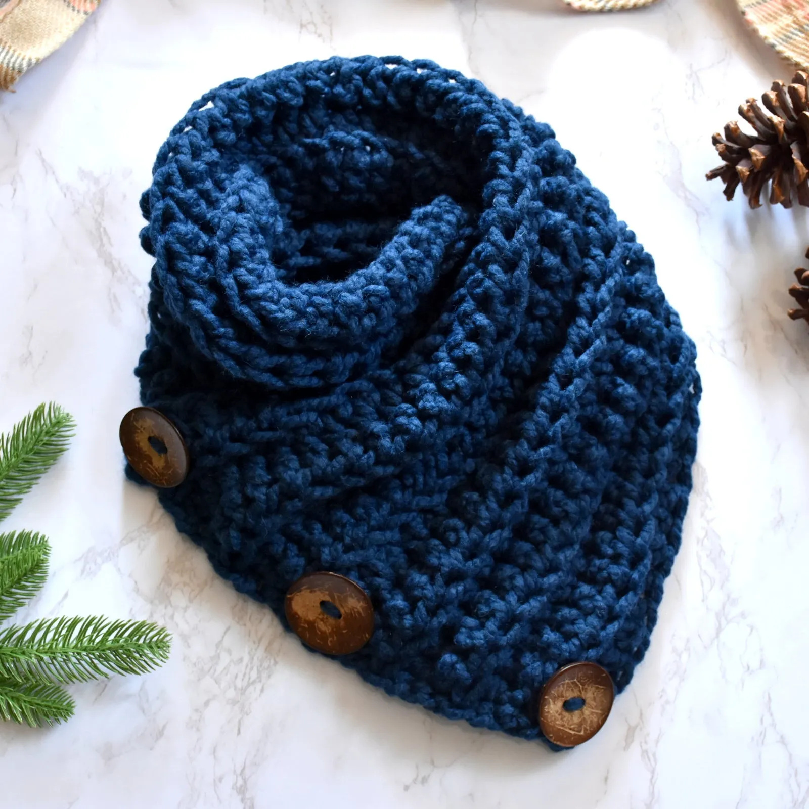 Chunky Buttoned Scarf | THE BOSTON