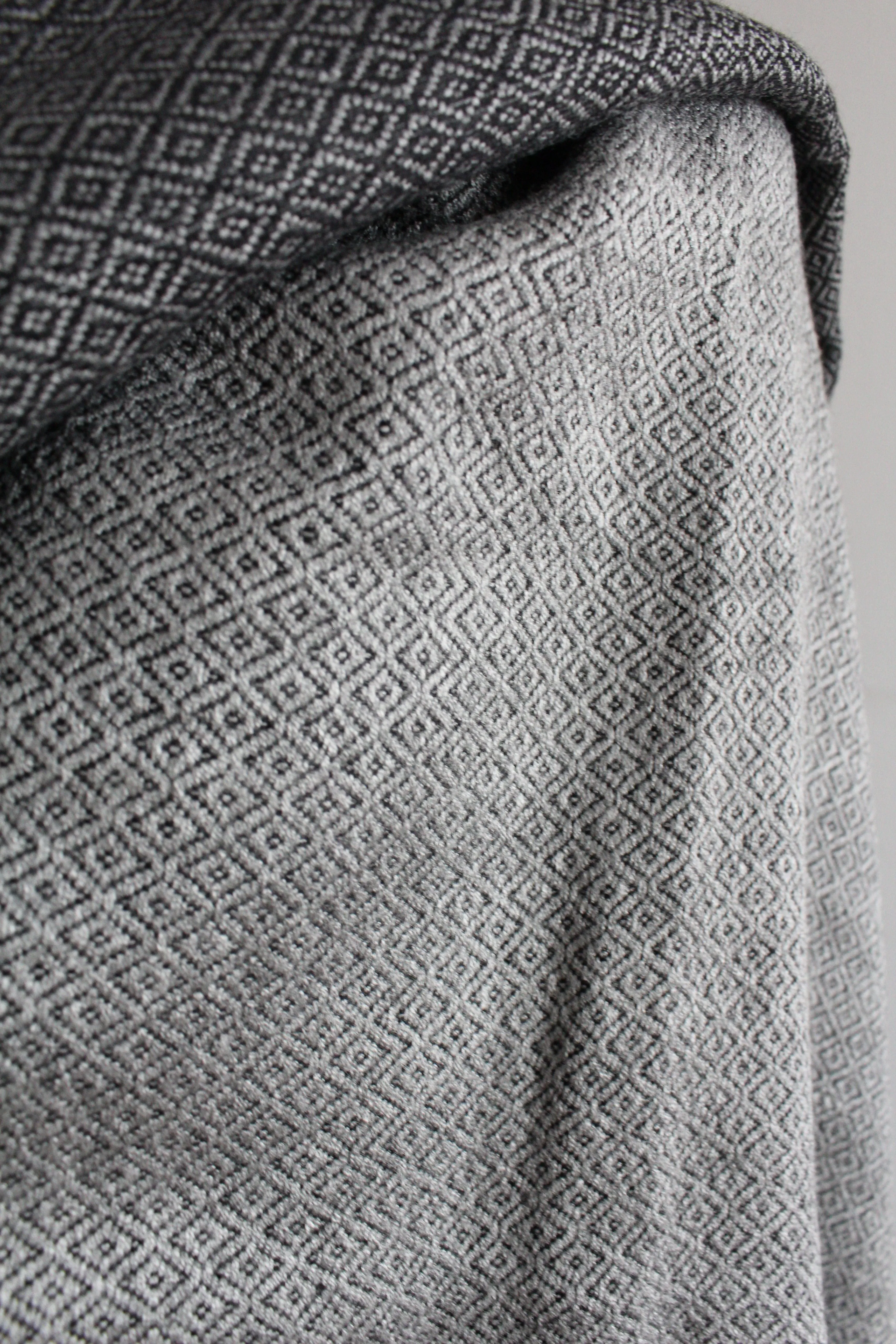 Double-faced Diamond Handwoven Shawl - Light Gray