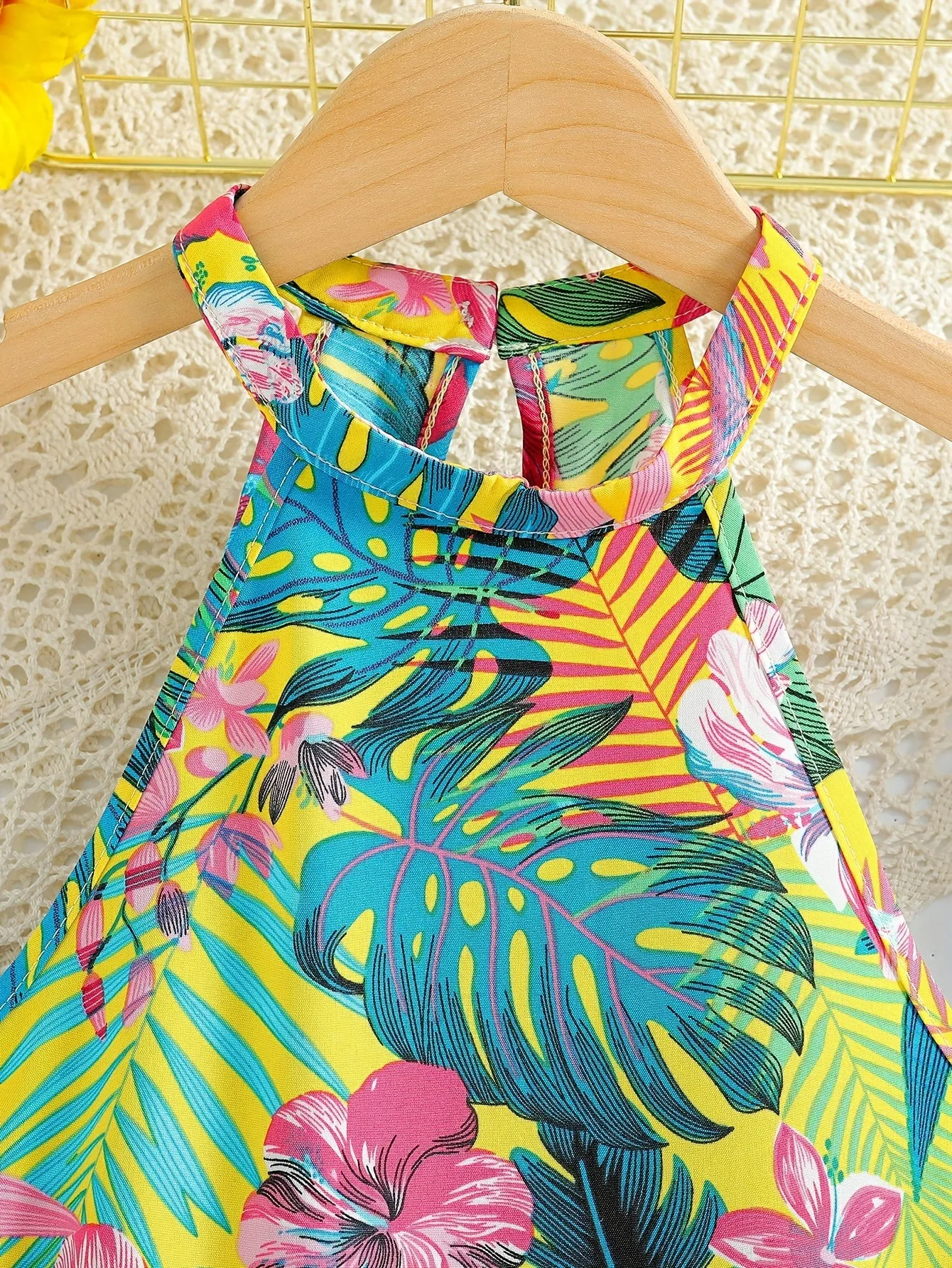 Midi Tropical Leaves Print Sleeveless Halter Neck Dress for Girls - Vibrant Summer Party Outfit with Trapeze Hem and Straight Skirt - Machine Washable Polyester Fabric, No Belt or Padding, Perfect for Holiday Gift