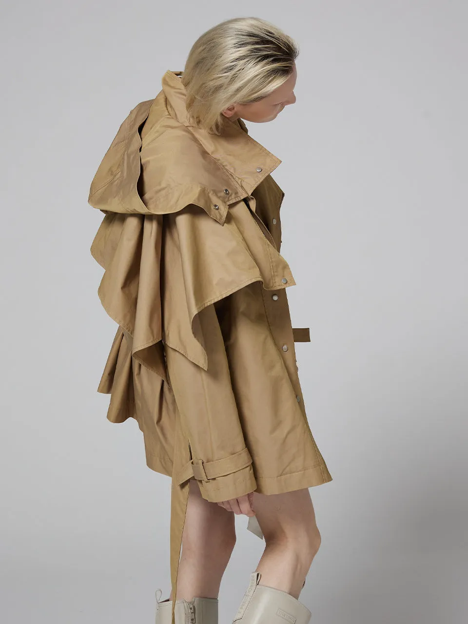 Short trench coat