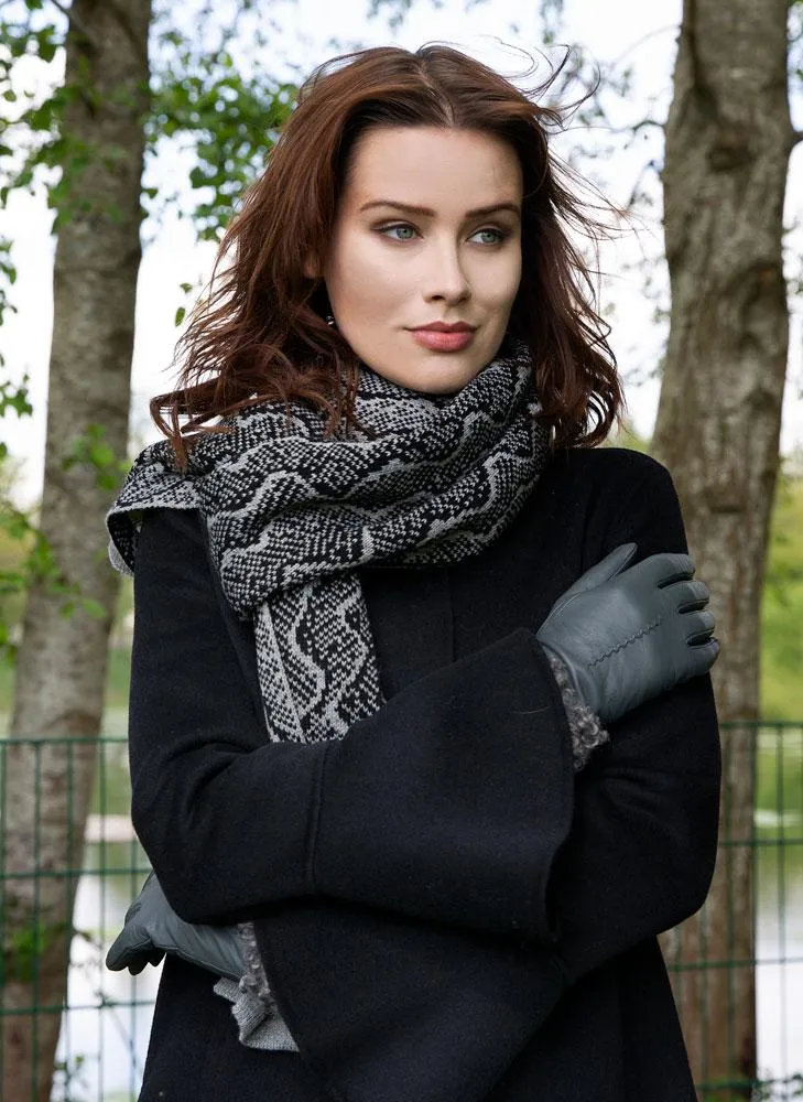 Women's Reptile Pattern Knitted Scarf